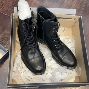 Ecco shape 25 combat boot black size 6/6.5